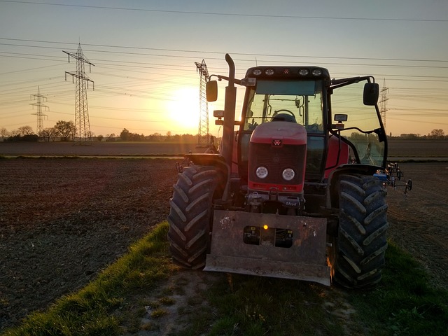 tractor 2265947 640
